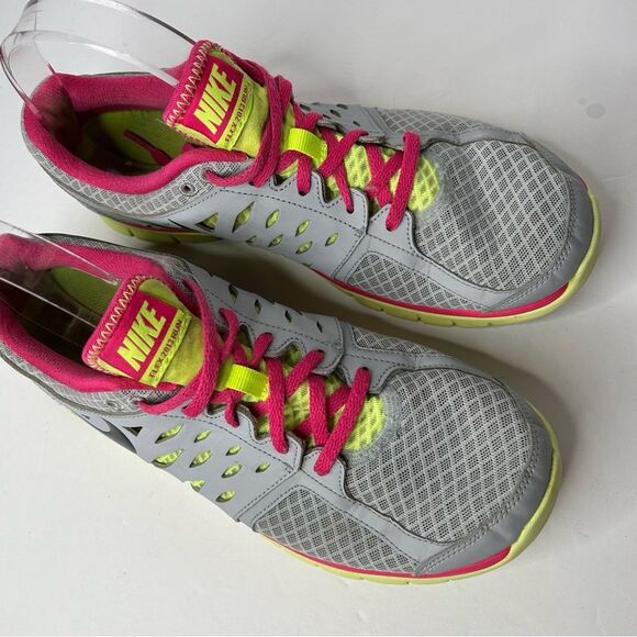 Nike Gray and Pink Athletic Shoes 11 - Picture 4 of 11
